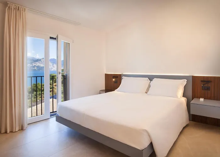 Ama With Pool Villa Brenzone sul Garda
