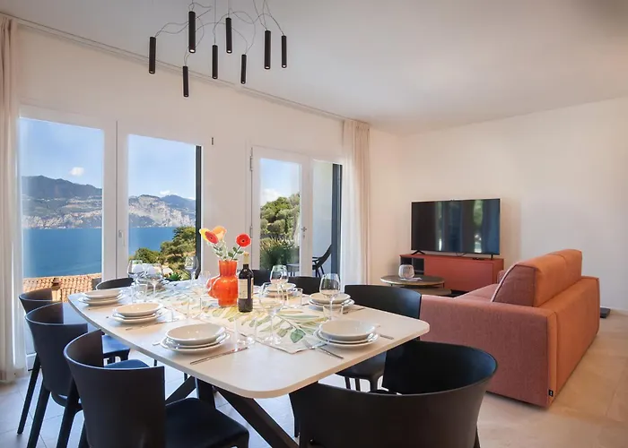 Villa Ama With Pool Brenzone sul Garda